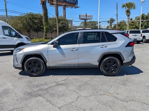 Used 2020 Toyota RAV4 LE image 9