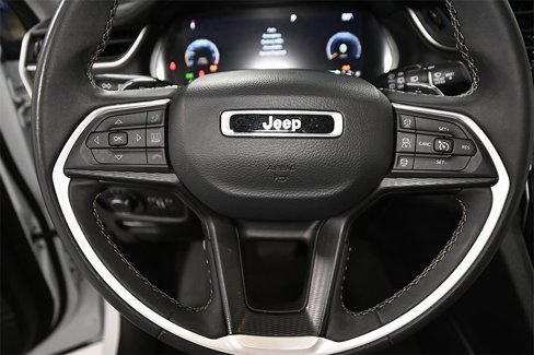 Used 2023 Jeep Grand Cherokee L Laredo image 12