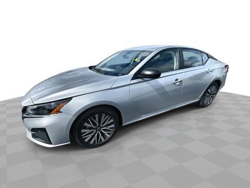 Used 2024 Nissan Altima 2.5 SV image 1