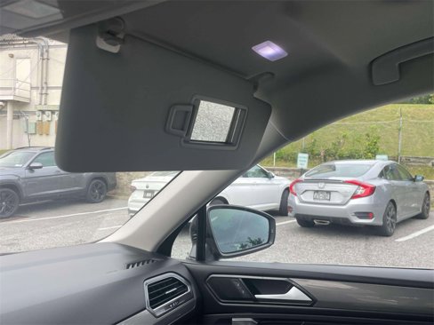 Used 2022 Volkswagen Tiguan SE w/ Panoramic Sunroof Package image 33
