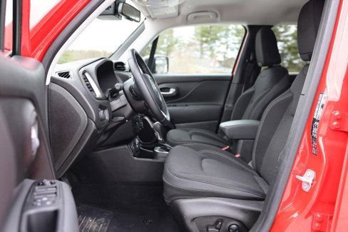 Used 2023 Jeep Renegade Latitude w/ Premium Group image 16