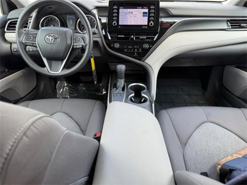 Used 2022 Toyota Camry LE image 10