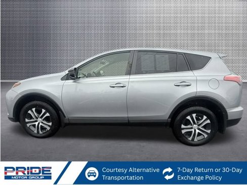 Used 2018 Toyota RAV4 LE image 2