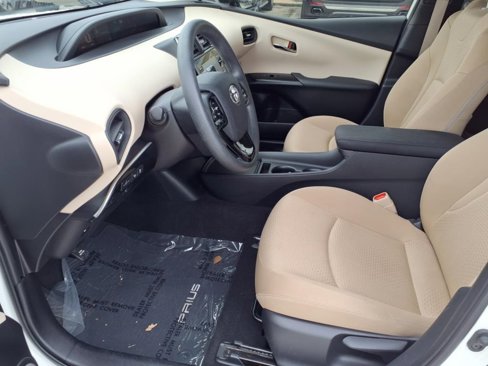 Used 2020 Toyota Prius LE image 20
