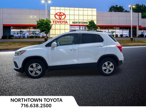 Used 2020 Chevrolet Trax LT w/ LT Convenience Package image 2