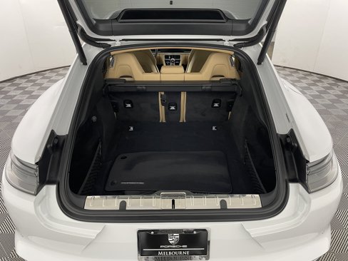 Certified 2022 Porsche Panamera Platinum Edition image 21