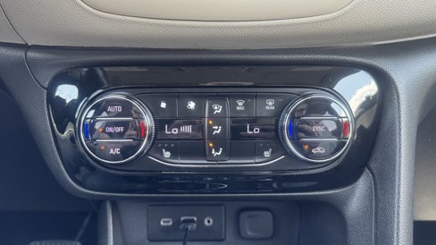 Used 2021 Buick Encore GX Select image 25