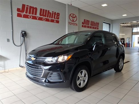 Used 2022 Chevrolet Trax LS w/ Tint and Cruise Package image 1