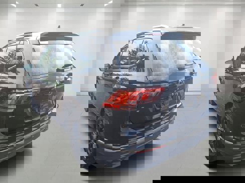 Used 2024 Volkswagen Tiguan SE image 5