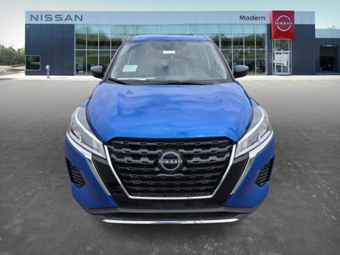 New 2025 Nissan Kicks Play S image 2