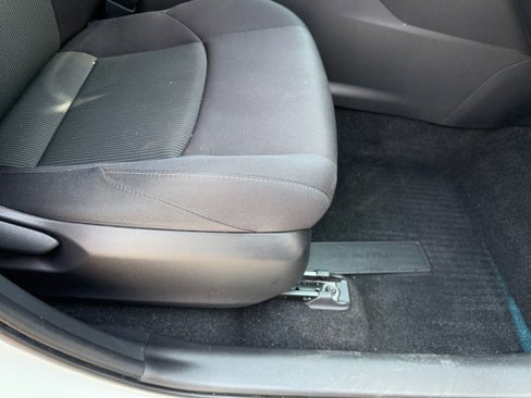 Certified 2022 Toyota Venza LE image 18