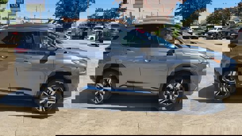 Used 2023 Nissan Rogue SL w/ SL Premium Package image 44