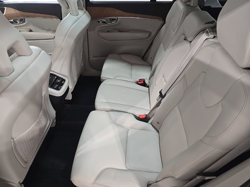 Used 2022 Volvo XC90 T6 Momentum w/ Climate Package image 19