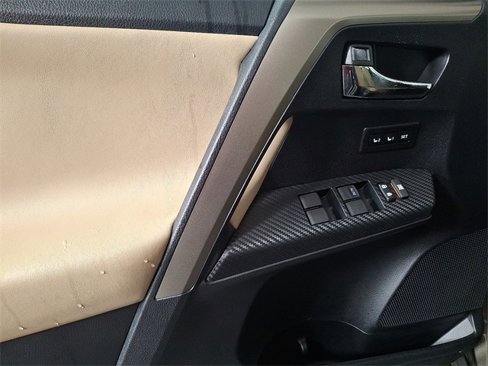Used 2015 Toyota RAV4 Limited image 15
