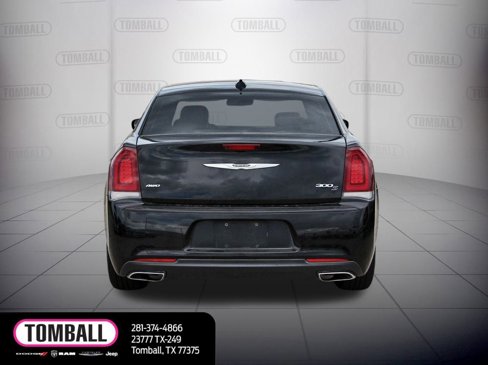Used 2017 Chrysler 300 S image 7