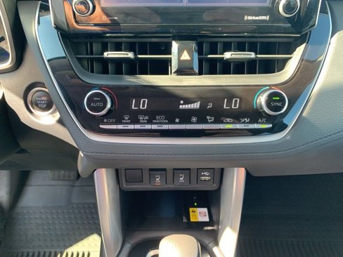 Used 2022 Toyota Corolla Cross XLE image 24