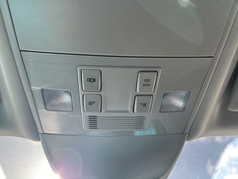 Used 2024 Volkswagen Taos SE image 36