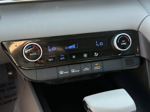 Used 2023 Hyundai Elantra SEL image 22