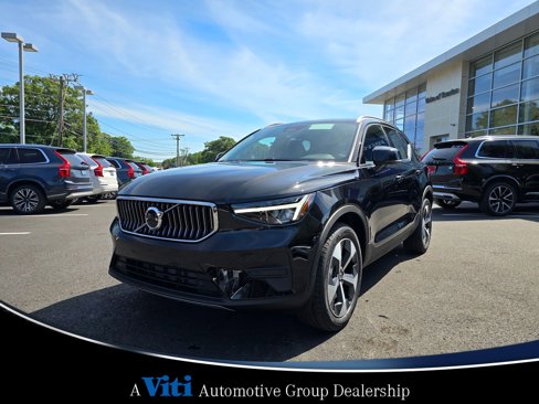 Used 2025 Volvo XC40 B5 Core w/ Protection Package Premier image 4