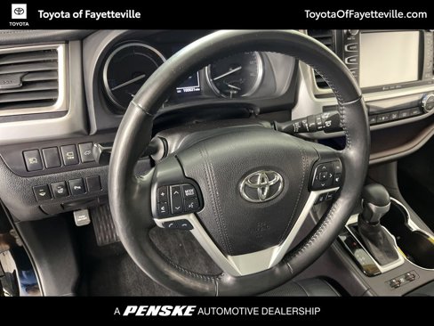 Used 2017 Toyota Highlander Limited image 31