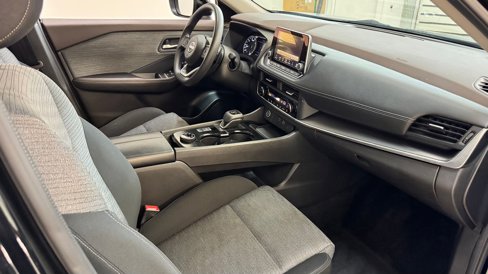 Used 2023 Nissan Rogue SV image 30