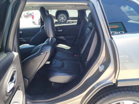 Used 2019 Jeep Cherokee Limited w/ Luxury Group image 40