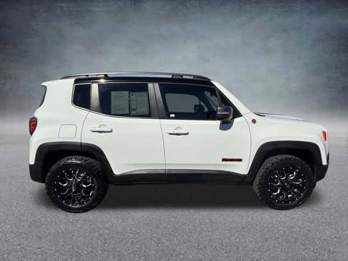 Used 2016 Jeep Renegade Trailhawk w/ Premium Trailhawk Package image 2