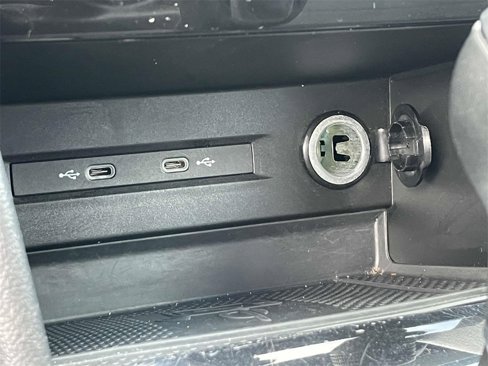 Certified 2023 Volkswagen Taos SE image 28