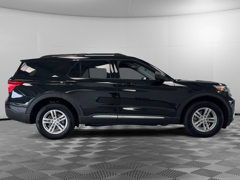 Used 2024 Ford Explorer XLT image 9