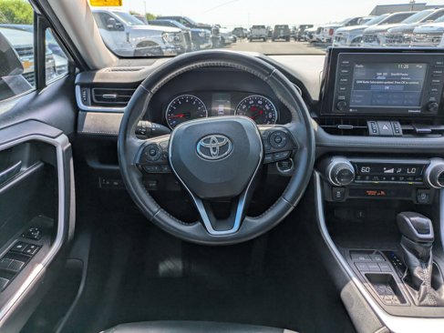 Used 2021 Toyota RAV4 XLE Premium image 19