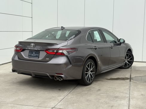 Used 2022 Toyota Camry SE image 7