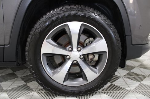 Used 2019 Jeep Cherokee Limited w/ Luxury Group image 31