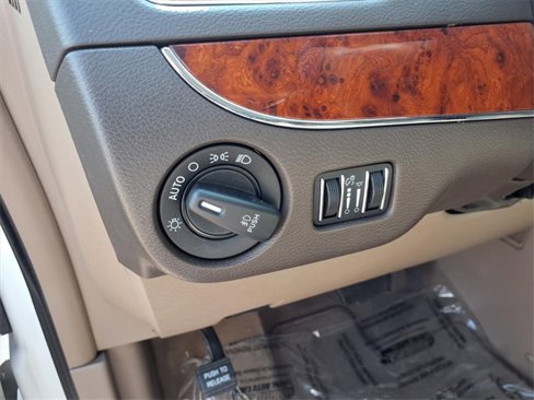 Used 2016 Chrysler Town & Country Touring image 15