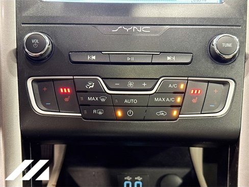Used 2019 Ford Fusion SEL image 18
