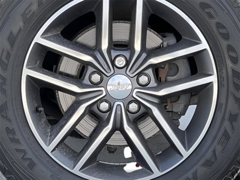 Used 2017 Jeep Grand Cherokee Limited image 14