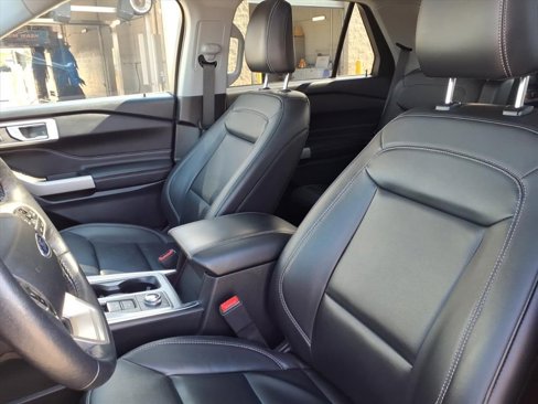 Used 2023 Ford Explorer XLT w/ Equipment Group 202A image 14
