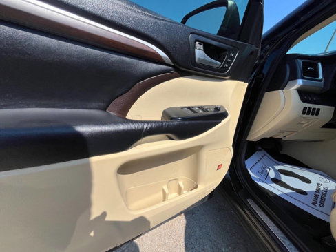 Used 2015 Toyota Highlander Limited image 21