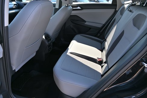 Used 2022 Volkswagen Taos SE image 17
