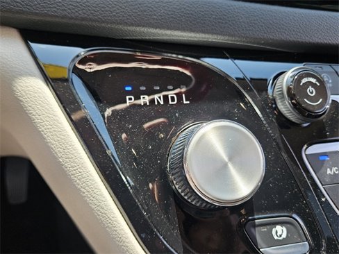 Used 2023 Chrysler Pacifica Touring-L image 10