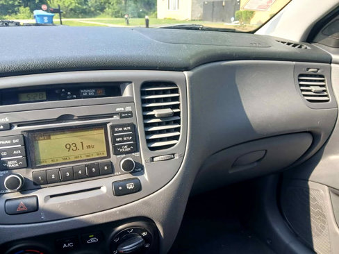 Used 2009 Kia Rio5 w/ PWR Pkg image 9