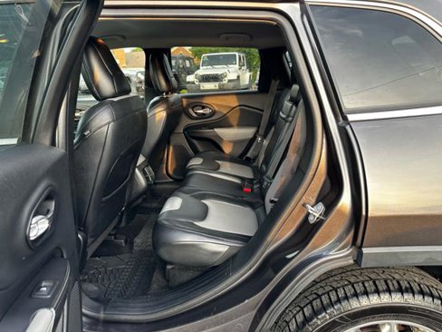 Used 2014 Jeep Cherokee Limited w/ Luxury Group image 12