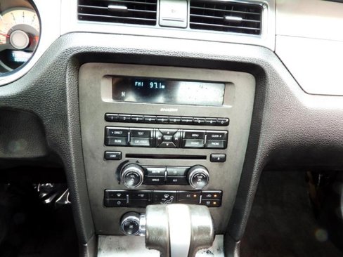 Used 2011 Ford Mustang Premium image 29