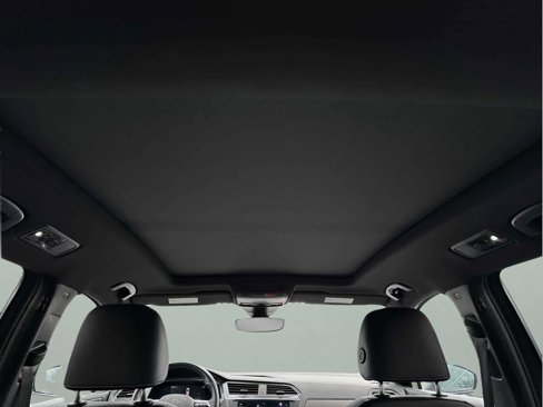 Certified 2022 Volkswagen Tiguan SE R-Line image 32