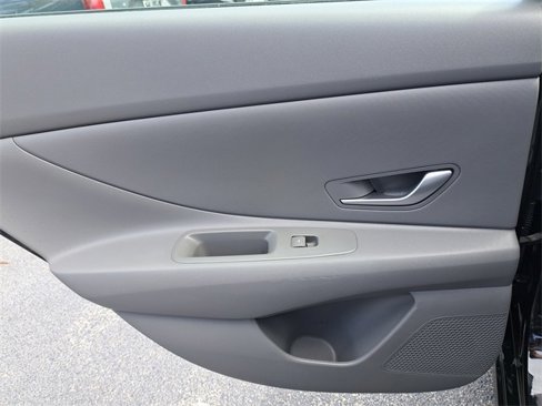 Used 2021 Hyundai Elantra SEL w/ Preferred Accessory Package image 11