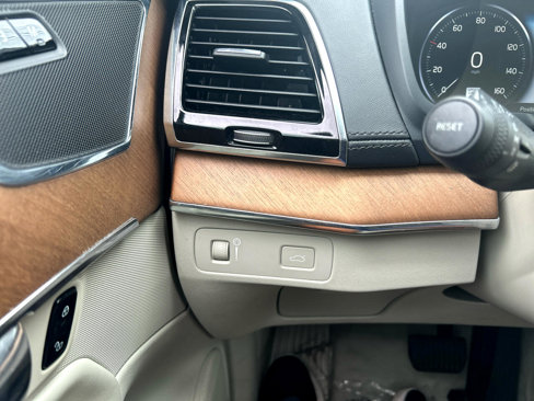 Used 2016 Volvo XC90 T6 Inscription w/ Vision Package image 28