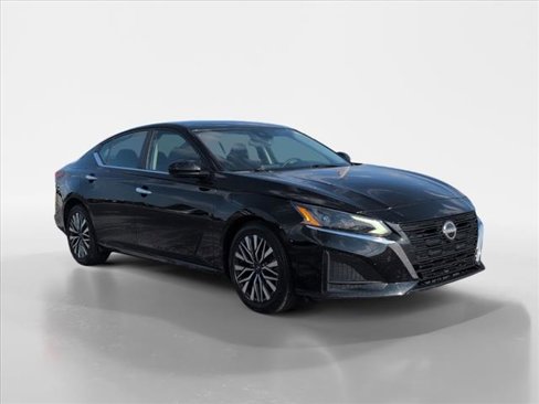 Used 2023 Nissan Altima 2.5 SV image 2