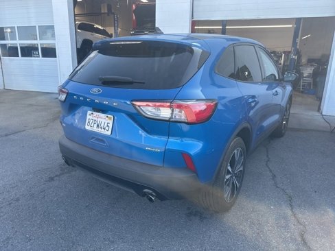 Used 2021 Ford Escape SE w/ SE Sport Appearance Package image 10