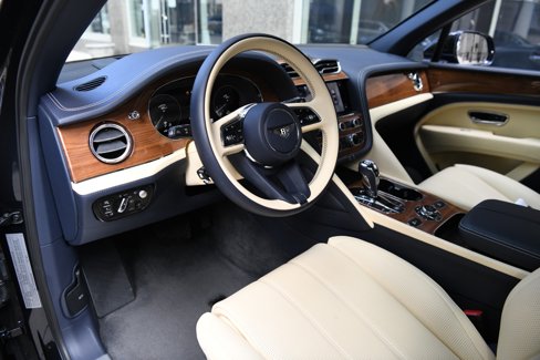 Used 2023 Bentley Bentayga Extended Wheelbase image 13