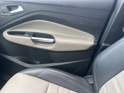 Used 2019 Ford Escape SEL image 5
