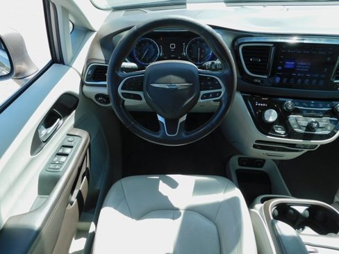 Used 2017 Chrysler Pacifica Touring-L Plus w/ Advanced Safetytec Group image 14